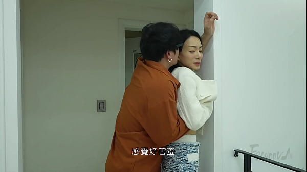 Korea – Friend’s Mom Aged Like Fine Drink: Stunning Face and Body